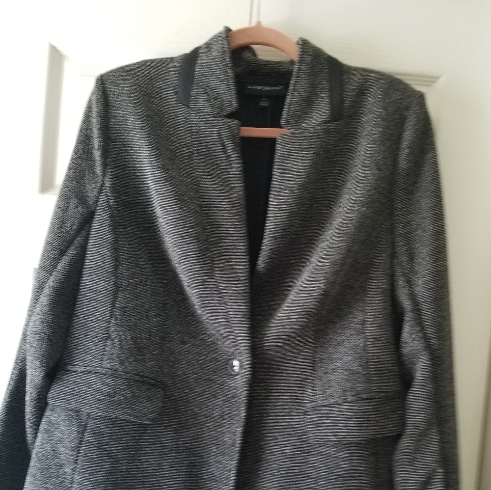 Single button notch collar blazer